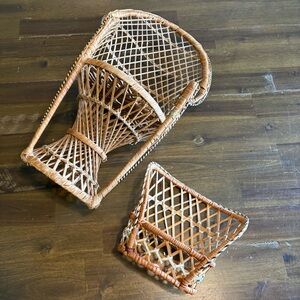 Vintage Cottage Grandma Woven Basket Peacock Chair Chaise Small Doll Plant Stand